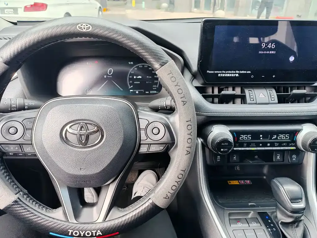 Toyota RAV4 — фото 9