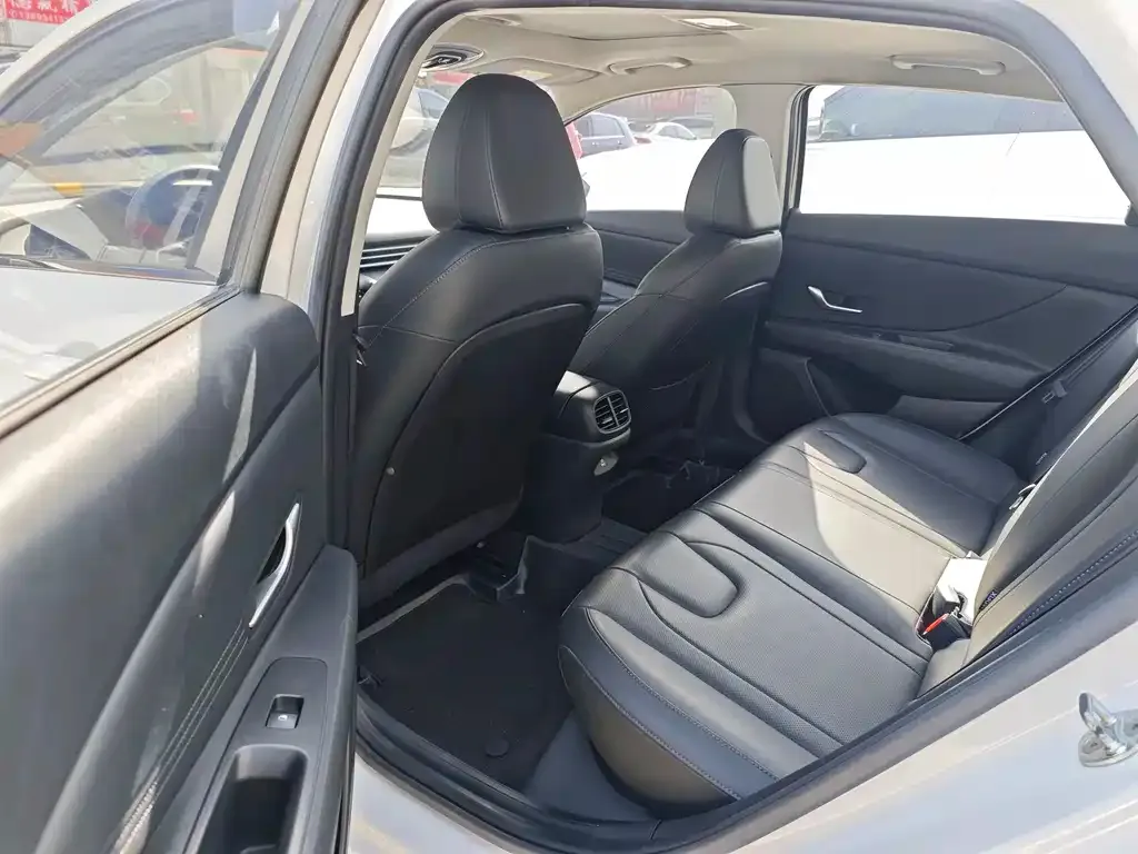 Hyundai Elantra 2022 из CN, фото 5