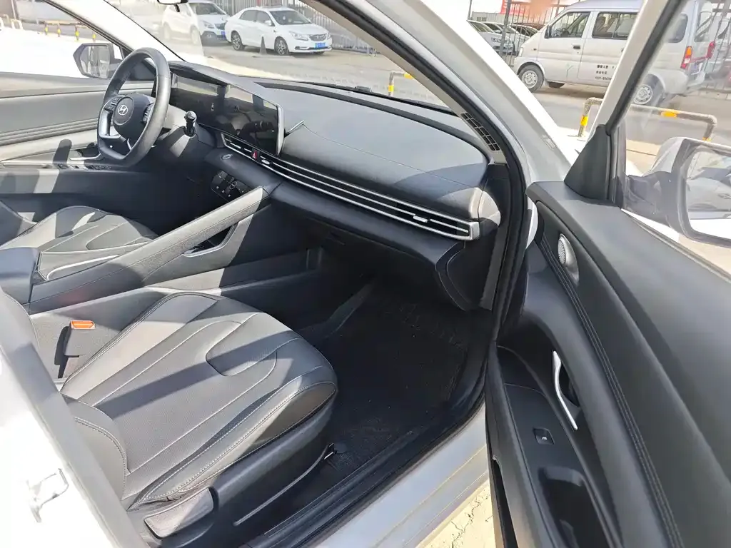 Hyundai Elantra 2022 из CN, фото 10