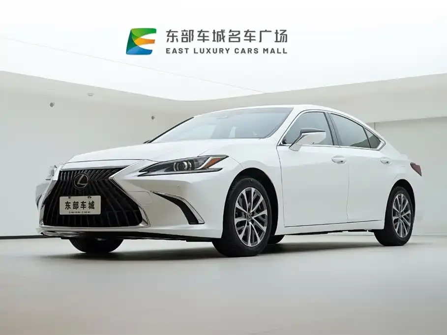 Lexus ES — фото 1