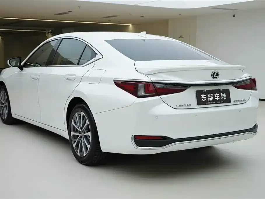 Lexus ES — фото 3