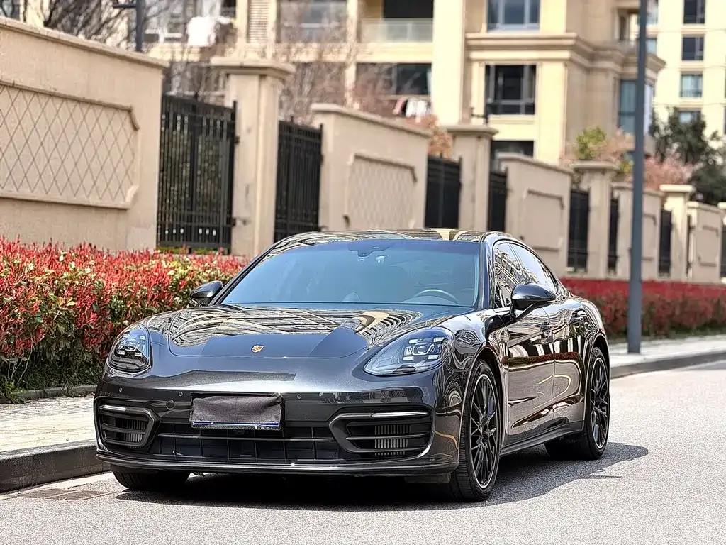 Porsche Panamera — фото 1