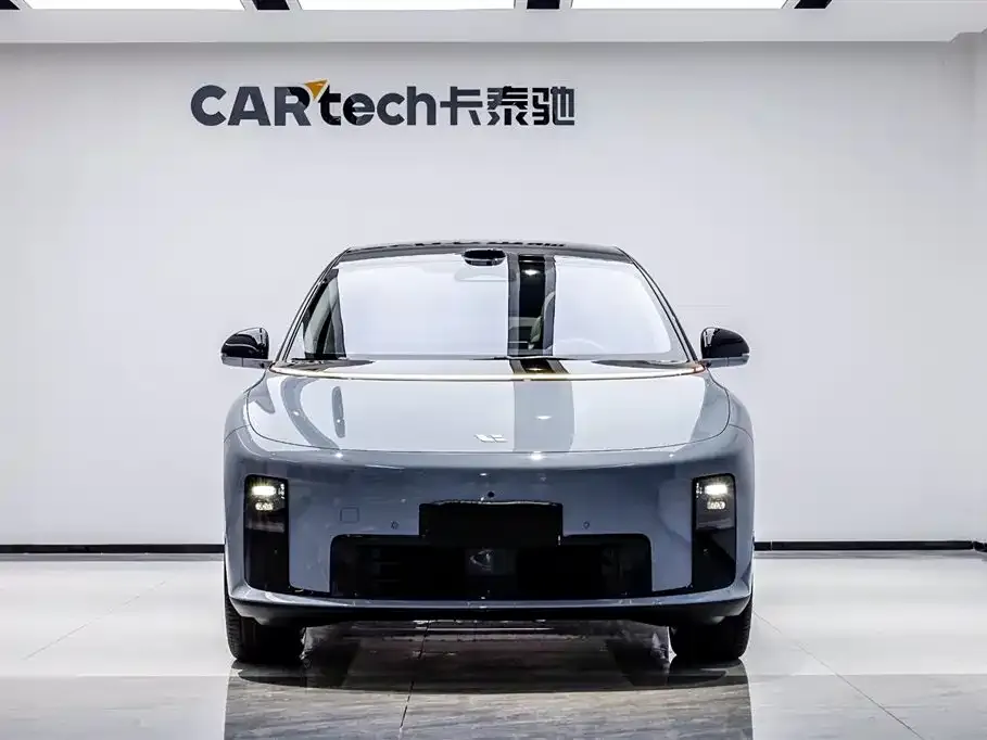 Li Auto i8 — фото 1