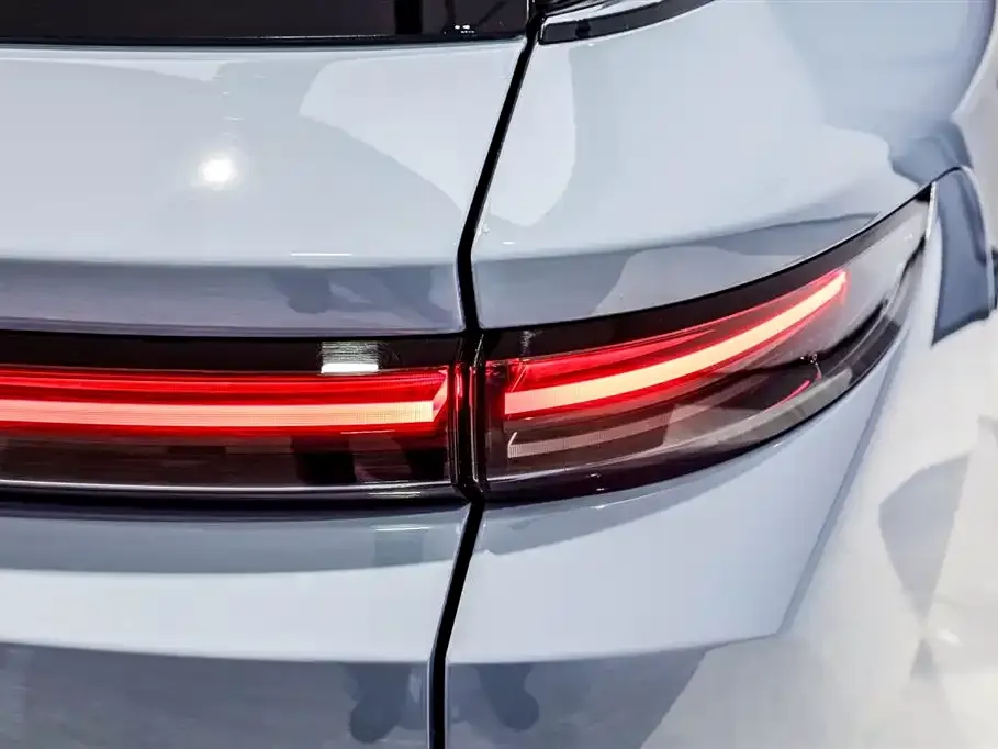 Li Auto i8 — фото 3