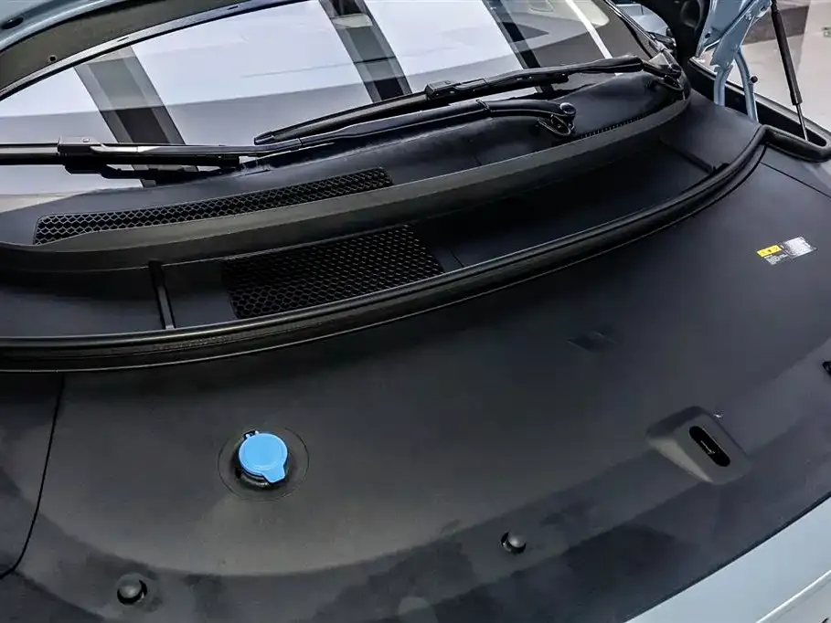 Li Auto i8 — фото 9
