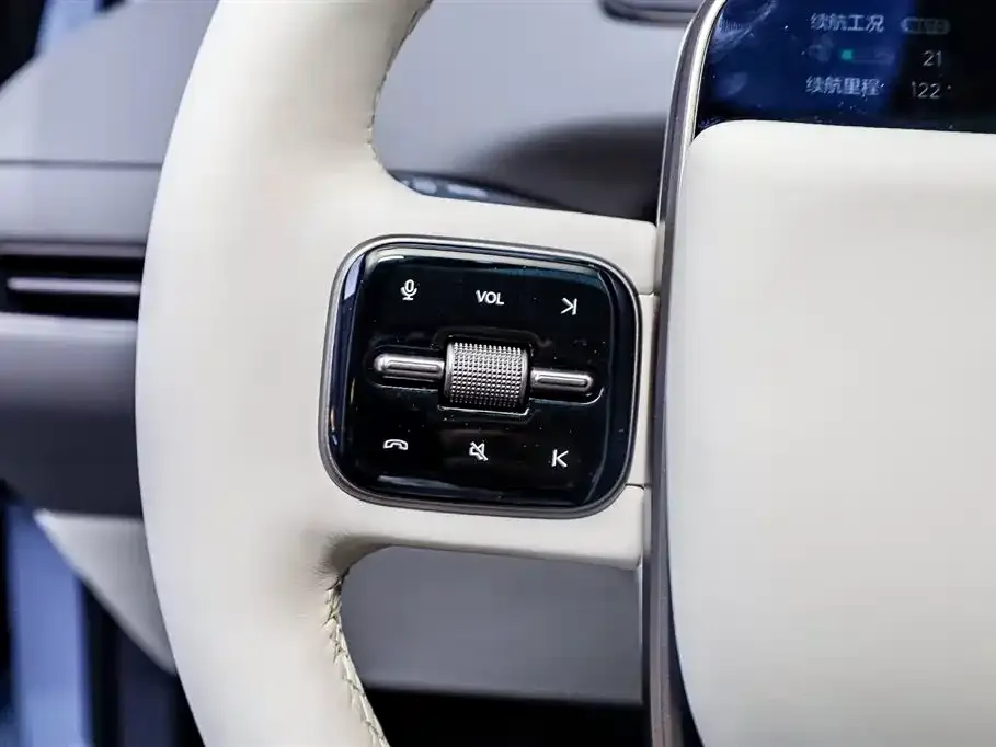 Li Auto i8 — фото 4