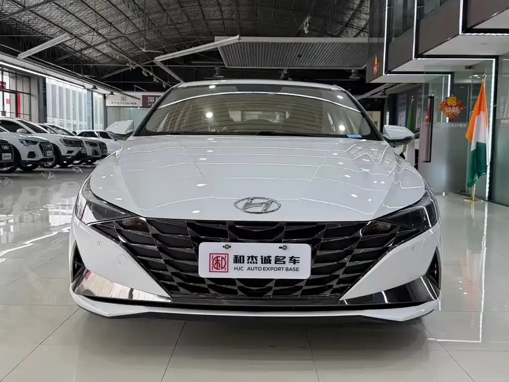 Hyundai Elantra — фото 10
