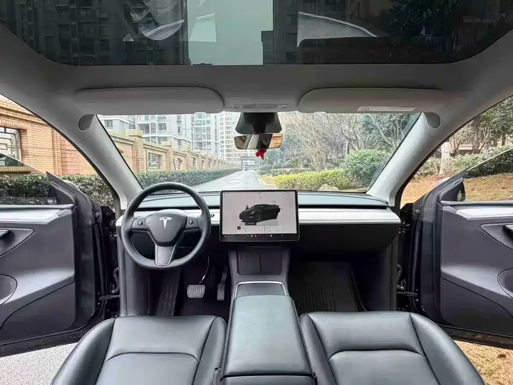 Tesla Model Y — фото 7