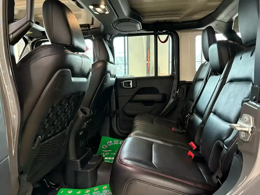 Jeep Wrangler 2023 из CN, фото 10