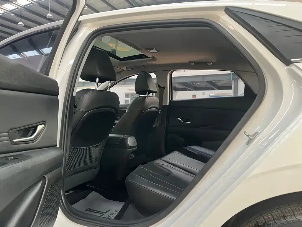 Hyundai Elantra 2021 из CN, фото 10