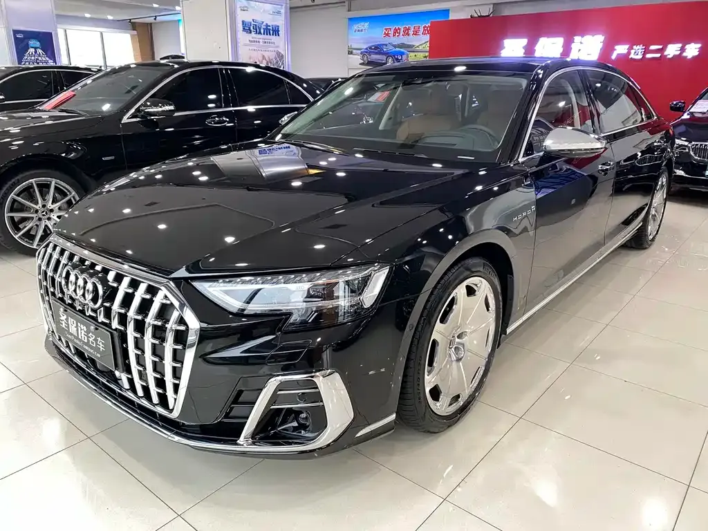 Audi A8 — фото 1