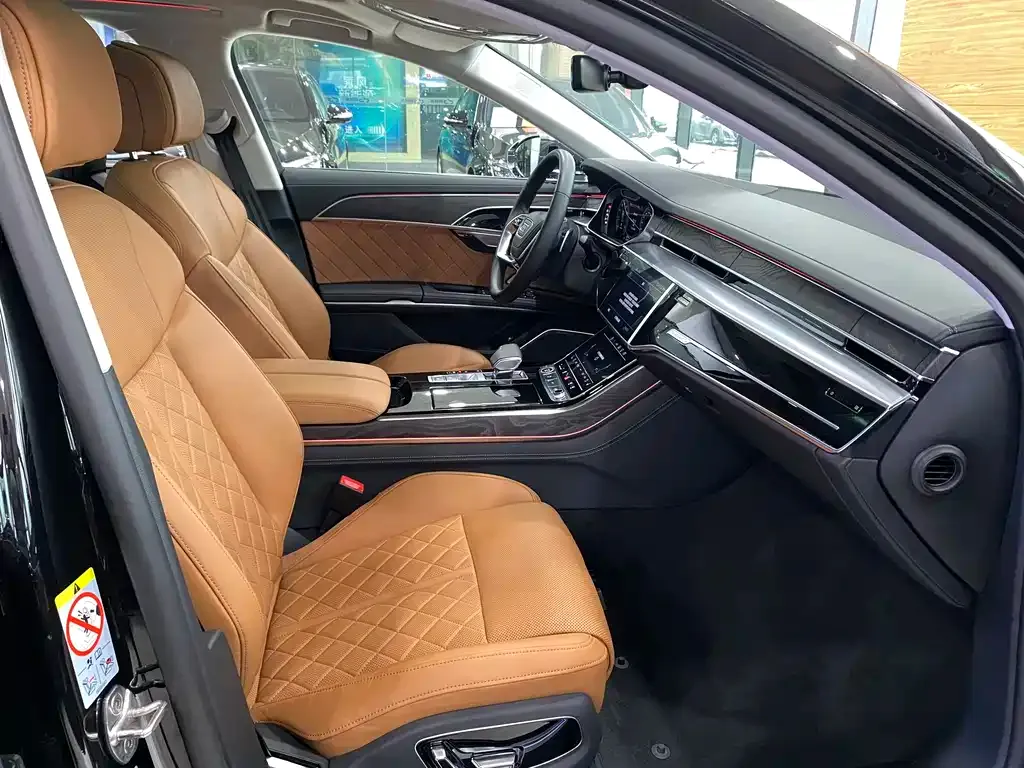 Audi A8 — фото 2