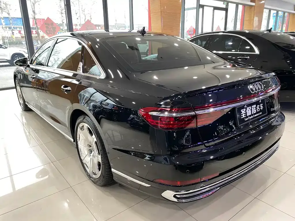 Audi A8 — фото 7