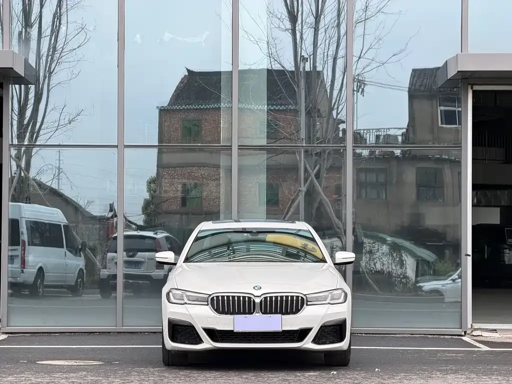 BMW 5 Series — фото 10