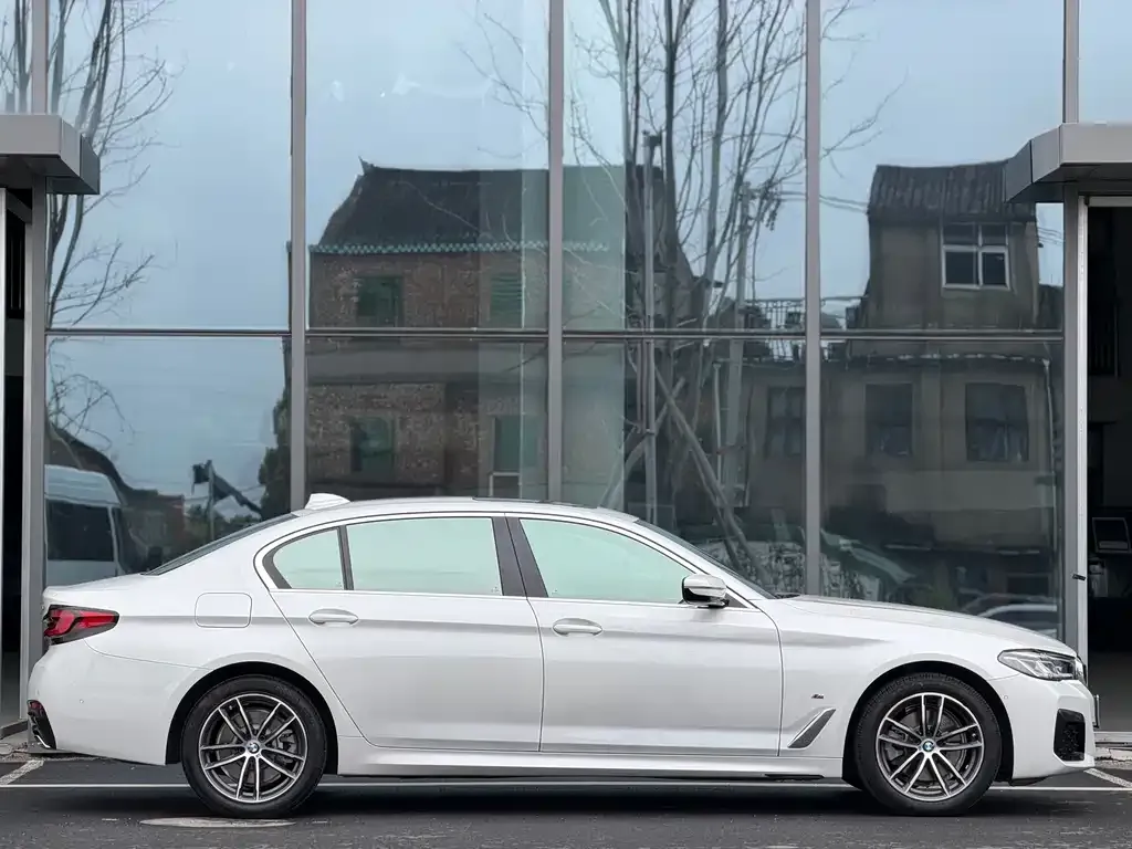 BMW 5 Series — фото 2