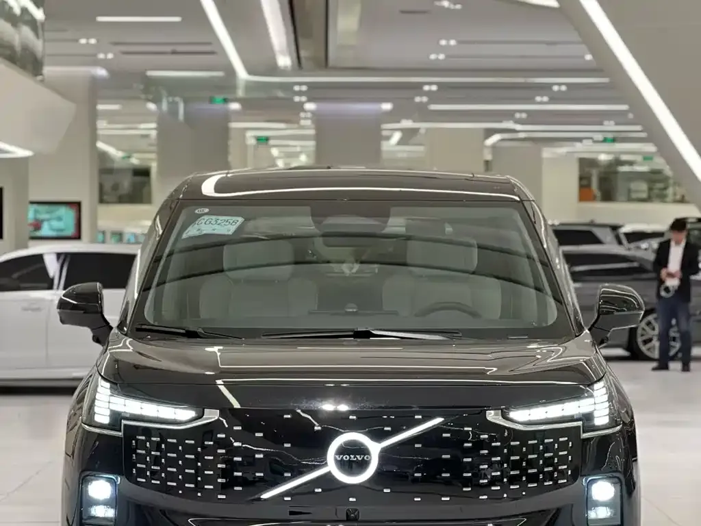 Volvo EM90 2025 из CN, фото 6