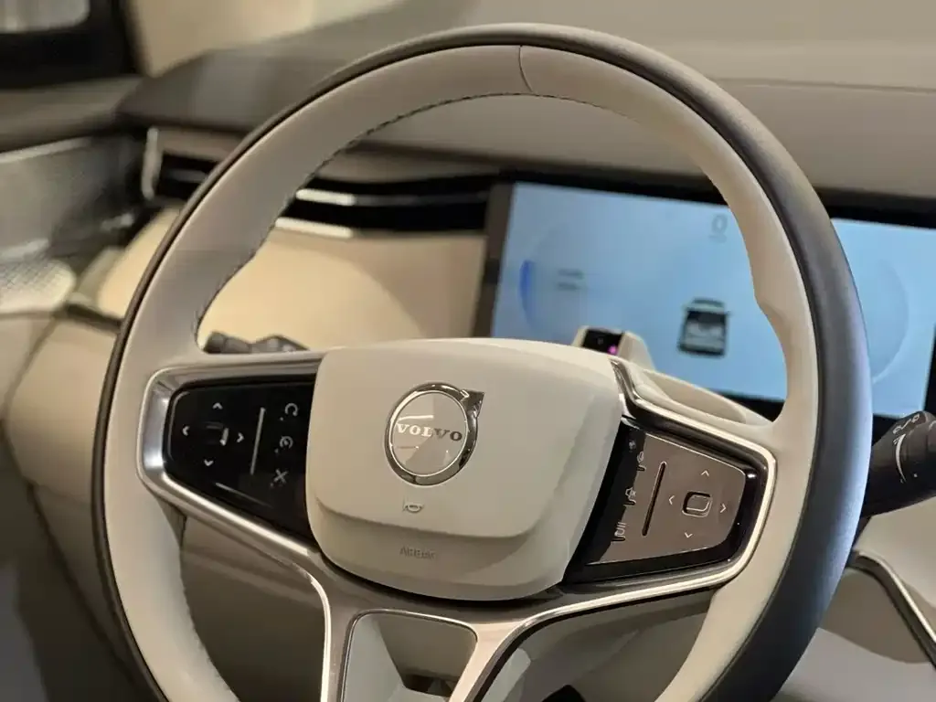 Volvo EM90 2025 из CN, фото 2
