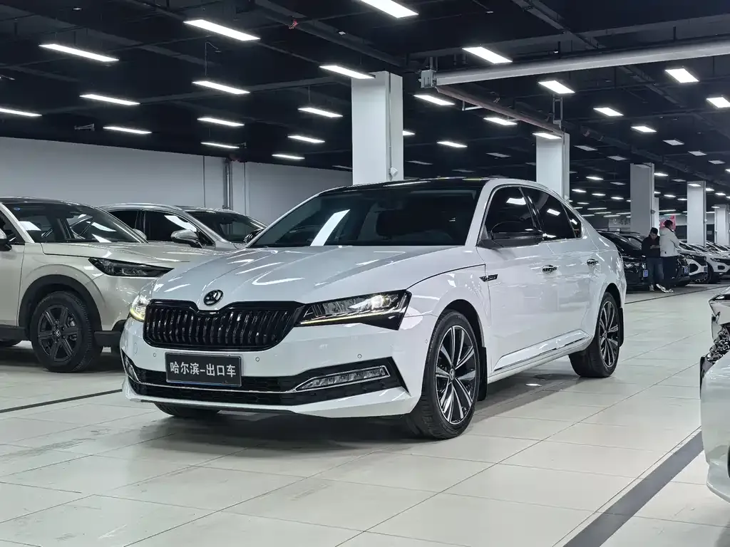 Skoda Superb — фото 1