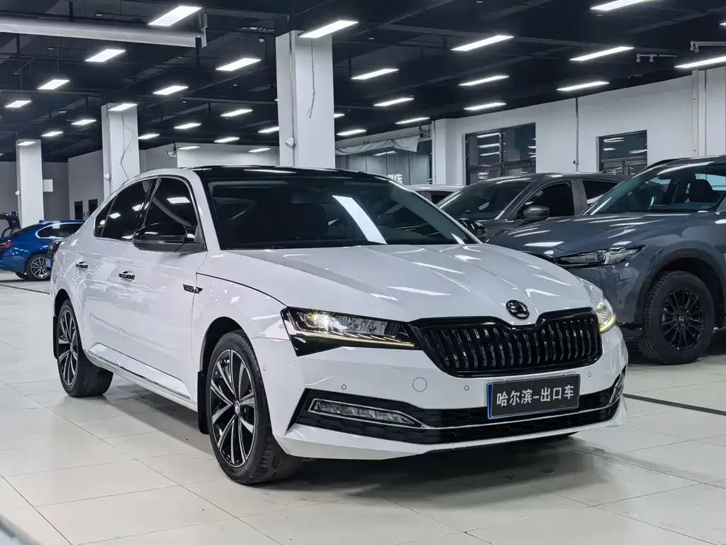 Skoda Superb — фото 7