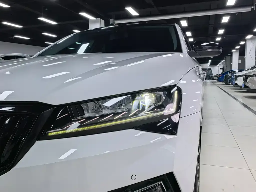 Skoda Superb — фото 6