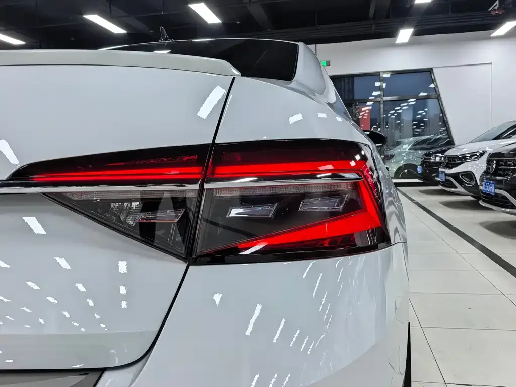 Skoda Superb — фото 3