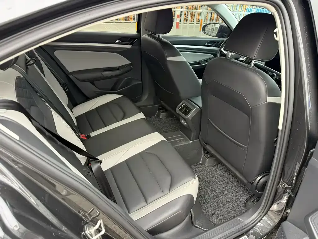 Volkswagen Bora 2023 из CN, фото 2