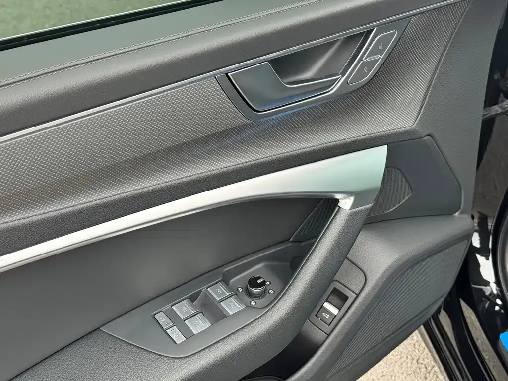 Audi A6L 2024 из CN, фото 9