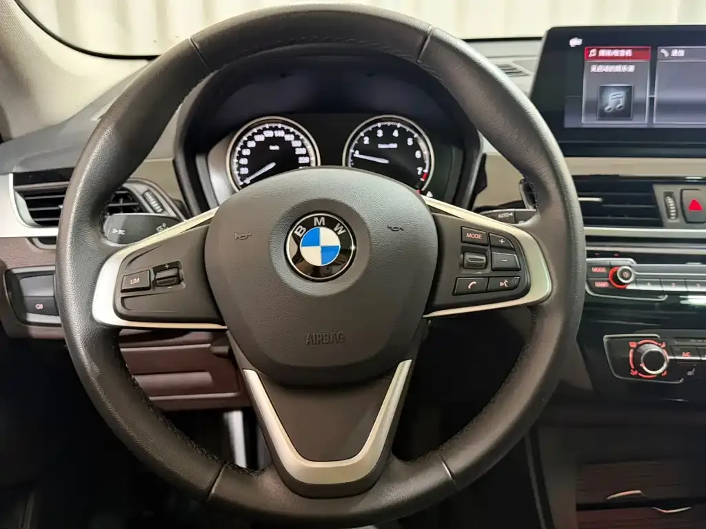 BMW X1 — фото 8