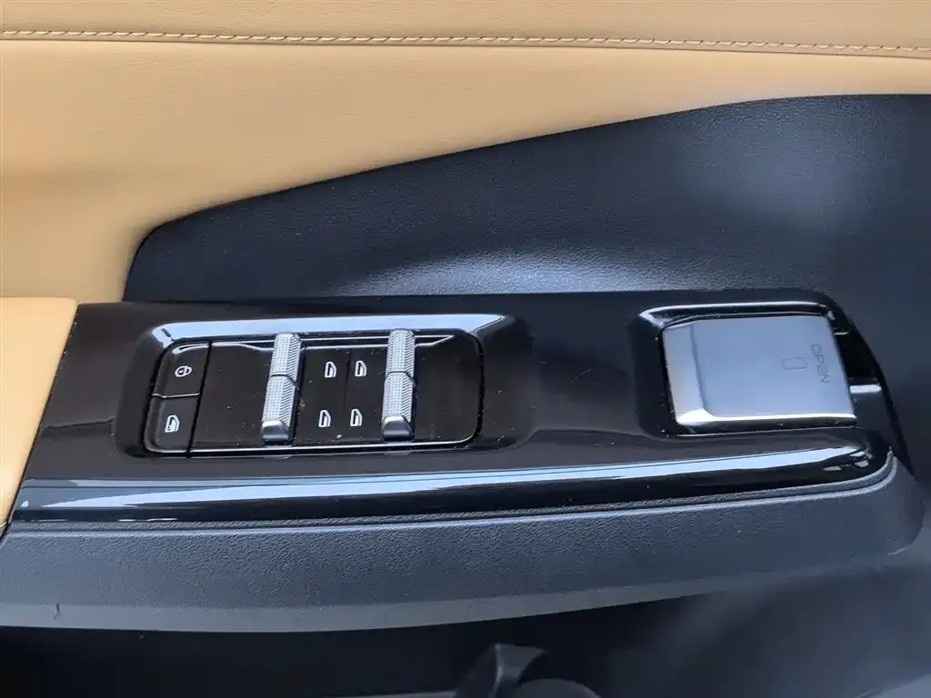 Geely Galaxy L7 — фото 9