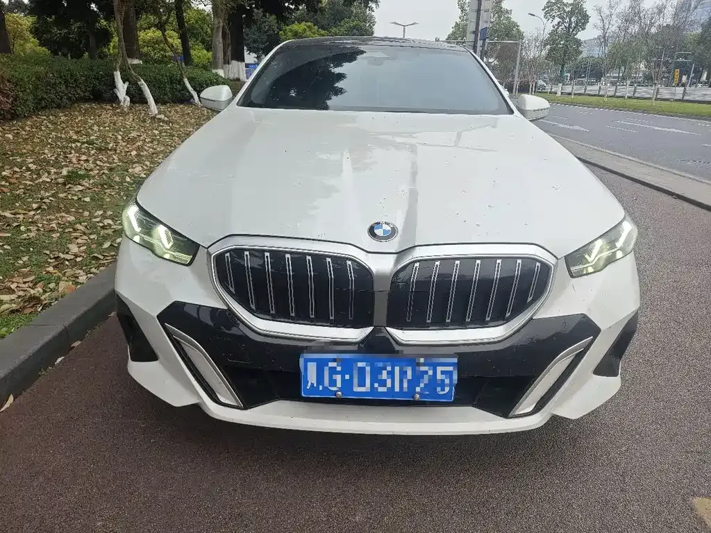 BMW 5 Series — фото 10