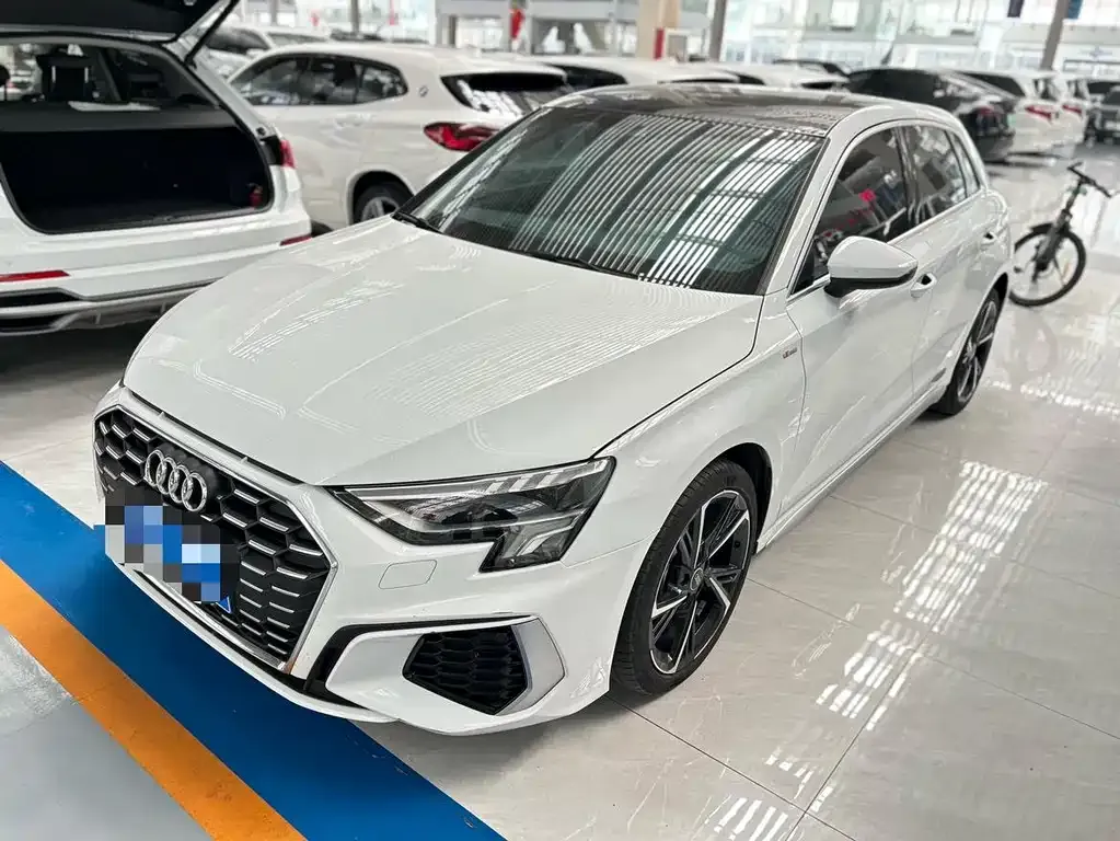 Audi A3 — фото 1