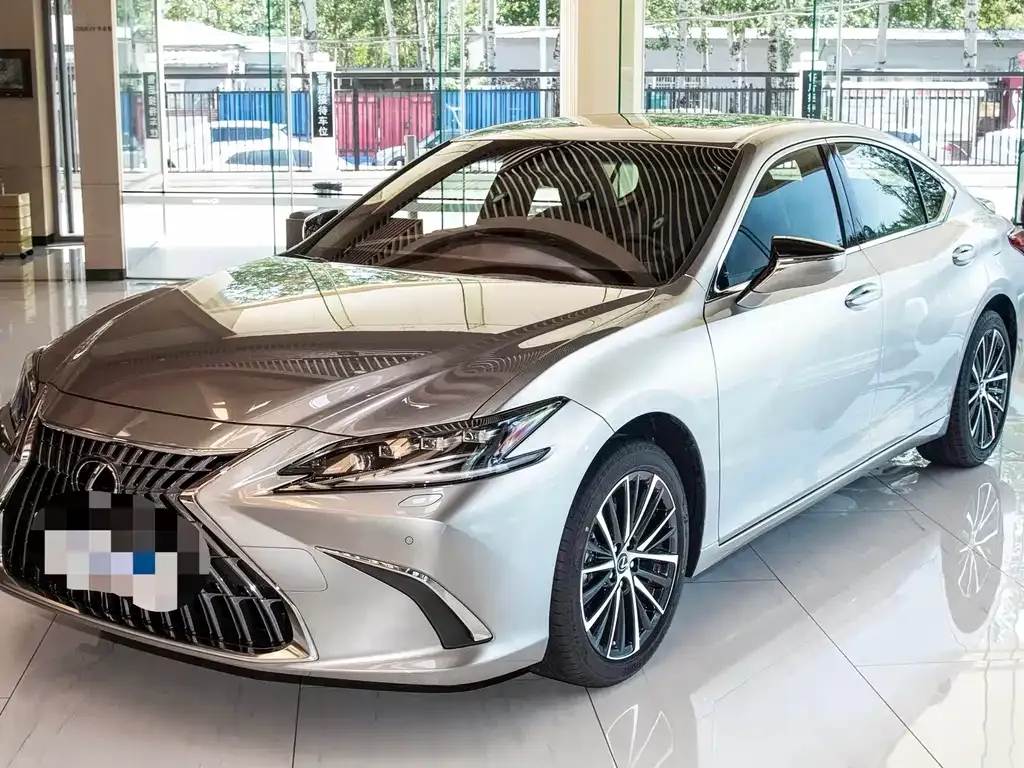 Lexus ES — фото 1