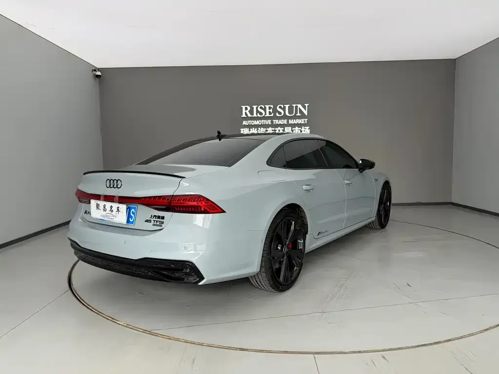 Audi A7L — фото 9