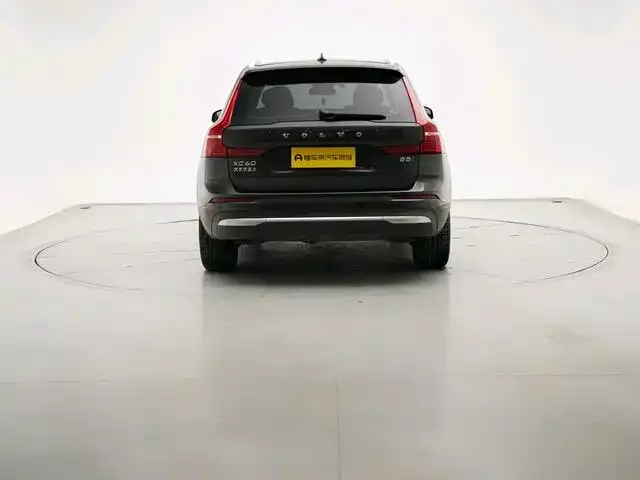 Volvo XC60 — фото 7