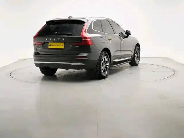 Volvo XC60 — фото 8