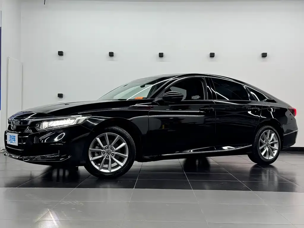 Honda Accord — фото 1