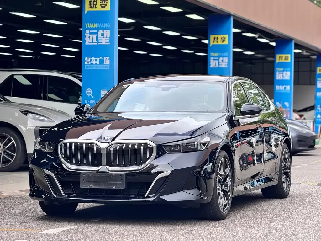 BMW 5 Series — фото 1