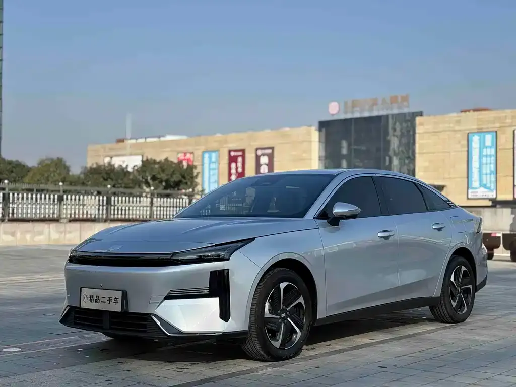 Geely Galaxy L6 — фото 1