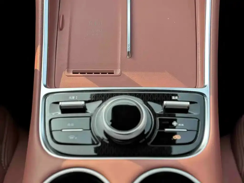 Geely Galaxy L6 — фото 4