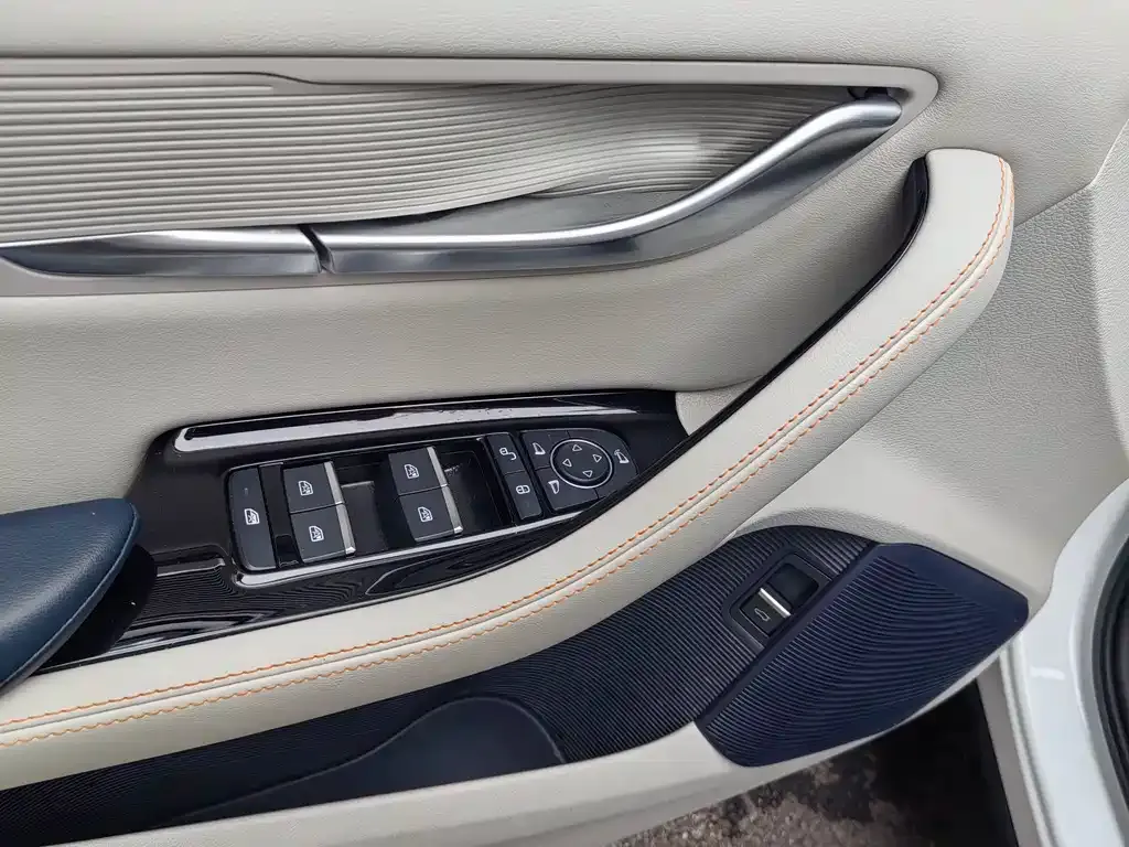 BYD PLUS New Energy — фото 4
