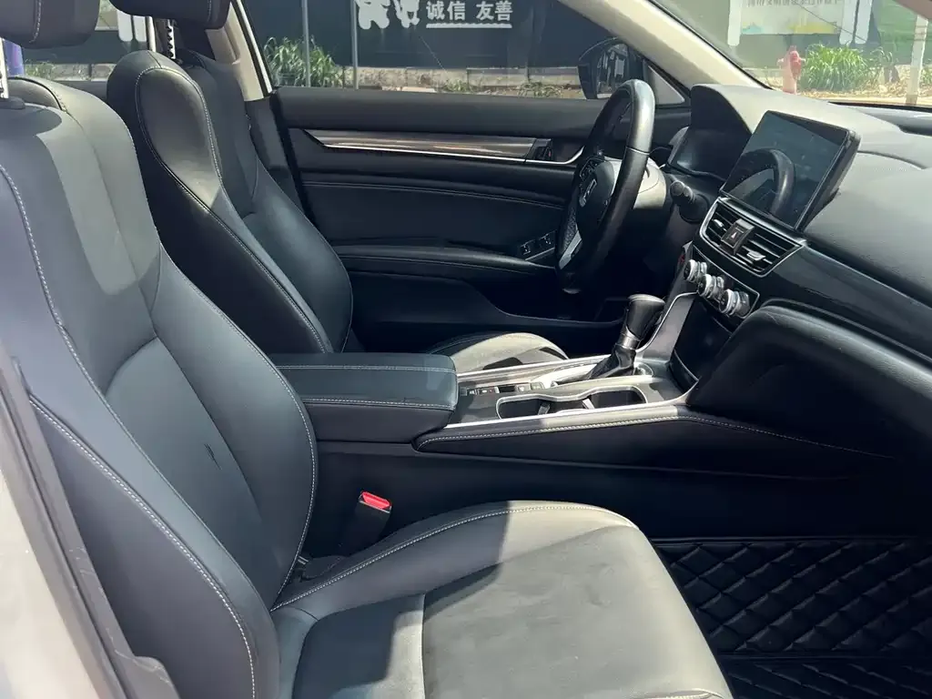 Honda Accord — фото 10