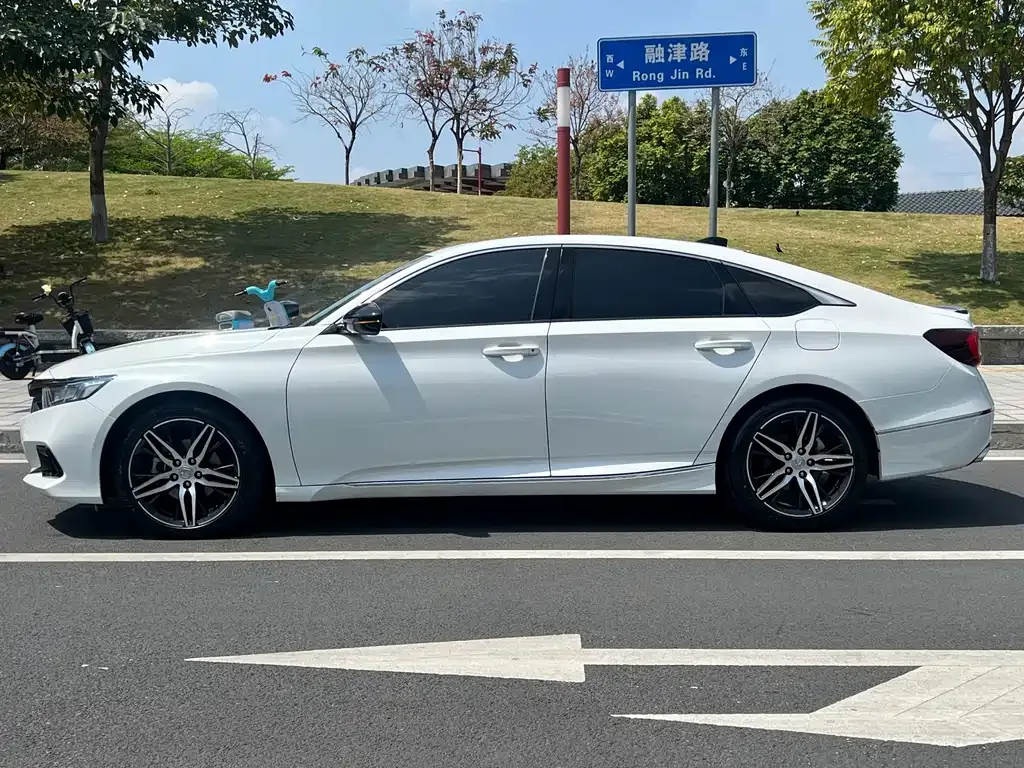 Honda Accord — фото 8
