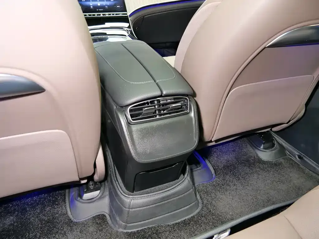 Mercedes-Benz EQE SUV — фото 4