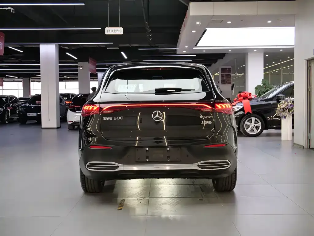 Mercedes-Benz EQE SUV — фото 6