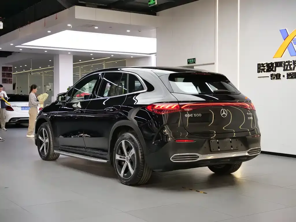 Mercedes-Benz EQE SUV — фото 10