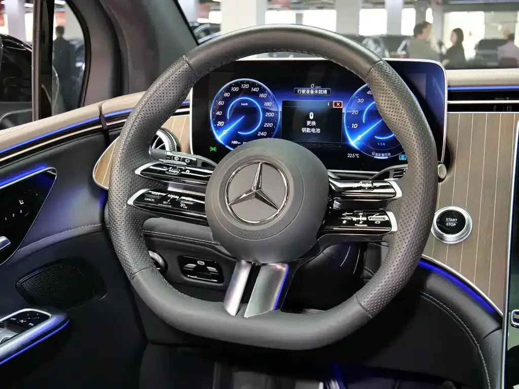 Mercedes-Benz EQE SUV — фото 9