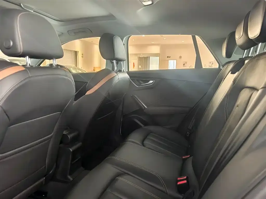 Audi Q2L 2025 из CN, фото 5