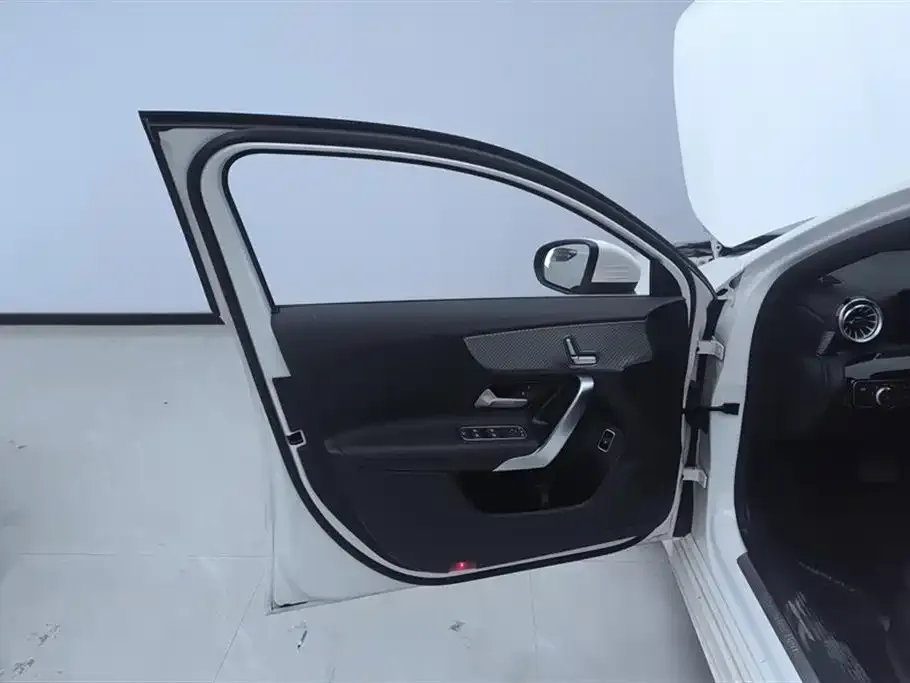 Mercedes-Benz A-Class 2023 из CN, фото 5