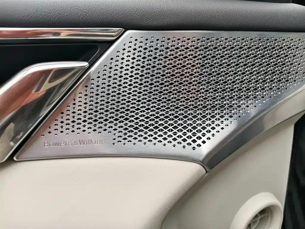 Volvo EM90 — фото 10