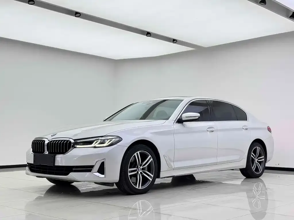 BMW 5 Series — фото 1